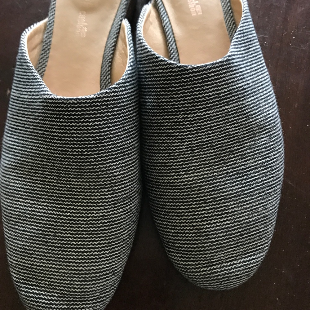 Clarks slides 7 1/2